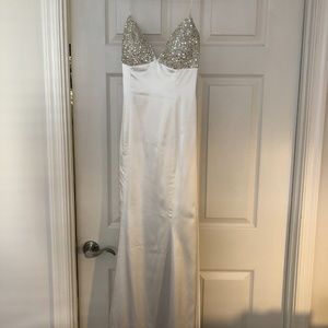 Sean Collection White Formal Dress size Medium